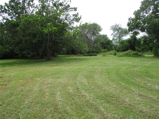 1026 County Road 1145, No City, TX 75472