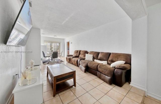 5300 SW 6th St, Miami, FL 33134