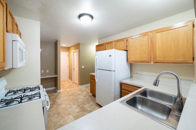 1774 Park Trail Ne, Grand Rapids Twp, MI 49525