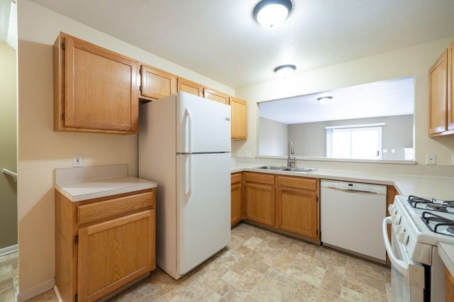 1774 Park Trail Ne, Grand Rapids Twp, MI 49525