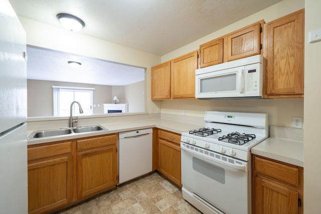 1774 Park Trail Ne, Grand Rapids Twp, MI 49525