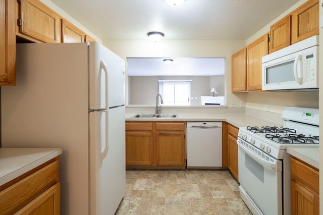 1774 Park Trail Ne, Grand Rapids Twp, MI 49525