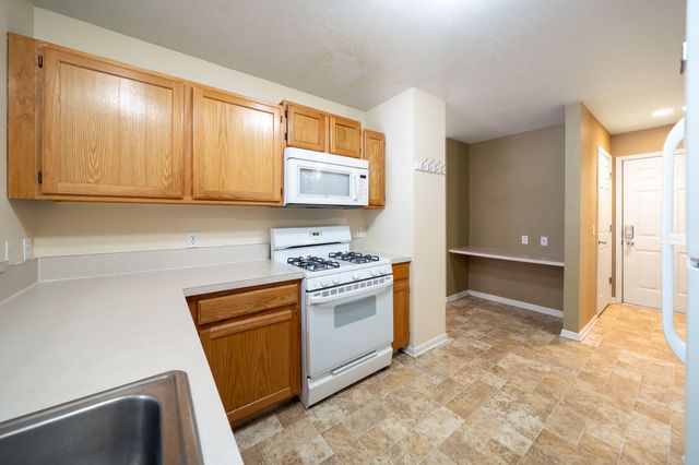 1774 Park Trail Ne, Grand Rapids Twp, MI 49525