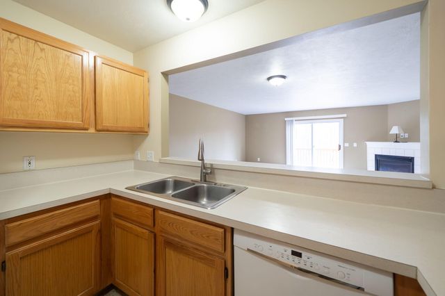 1774 Park Trail Ne, Grand Rapids Twp, MI 49525