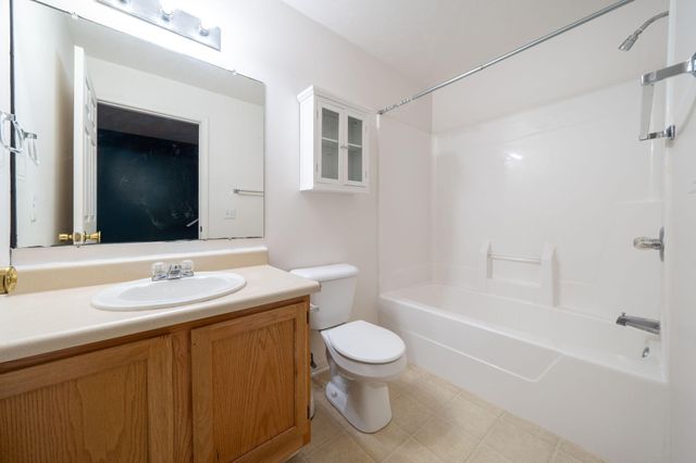 1774 Park Trail Ne, Grand Rapids Twp, MI 49525