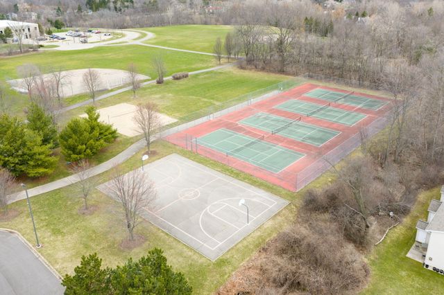 1774 Park Trail Ne, Grand Rapids Twp, MI 49525