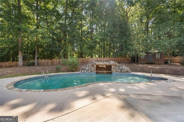405 Island Cove Drive, Newnan, GA 30263