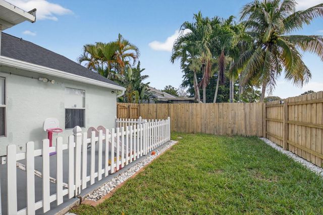 24 Misty Meadow Drive, Boynton Beach, FL 33436