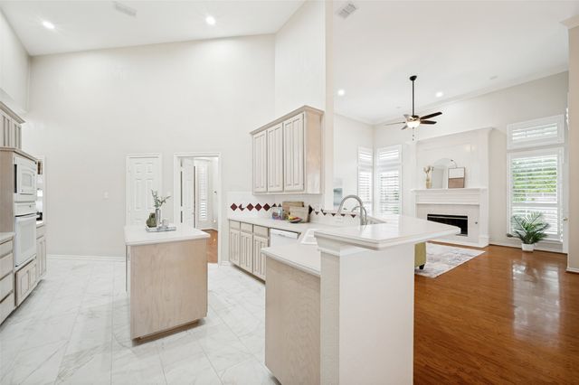 306 Heatherwood Drive, Irving, TX 75063