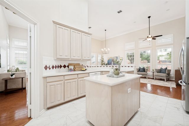 306 Heatherwood Drive, Irving, TX 75063