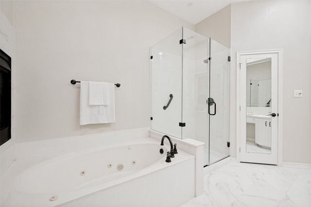 306 Heatherwood Drive, Irving, TX 75063