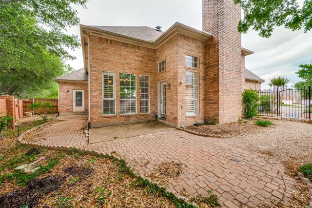 306 Heatherwood Drive, Irving, TX 75063