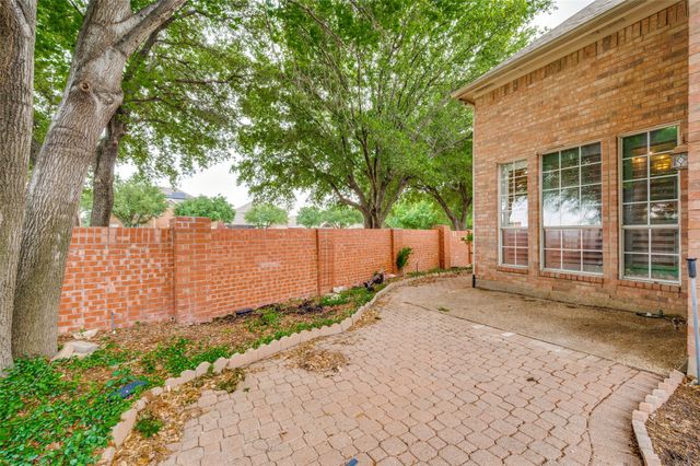 306 Heatherwood Drive, Irving, TX 75063