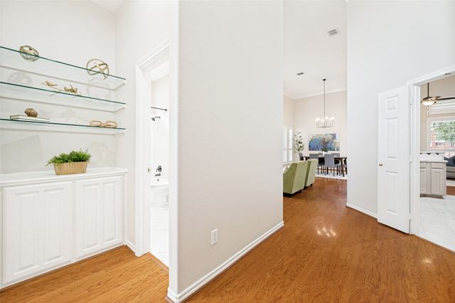 306 Heatherwood Drive, Irving, TX 75063