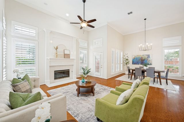 306 Heatherwood Drive, Irving, TX 75063