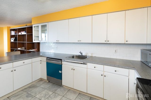 30 S Adelaide Avenue 5m, Highland Park, NJ 08904