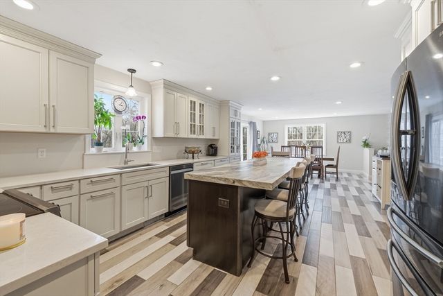 17 Haven St, Milford, MA 01757