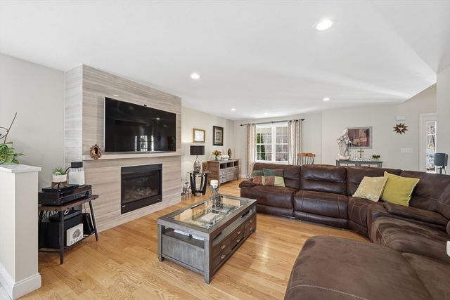 17 Haven St, Milford, MA 01757