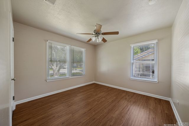 400 MITCHELL AVE, Schertz, TX 78154