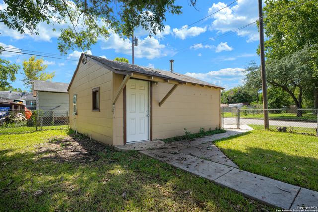 400 MITCHELL AVE, Schertz, TX 78154
