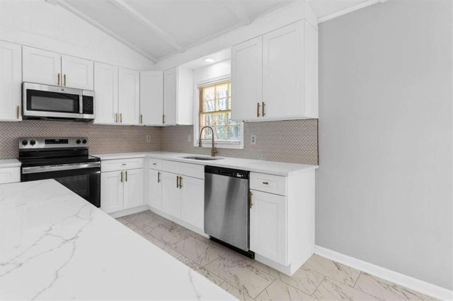 713 Huntingdon Dr, Jonesboro, GA 30236