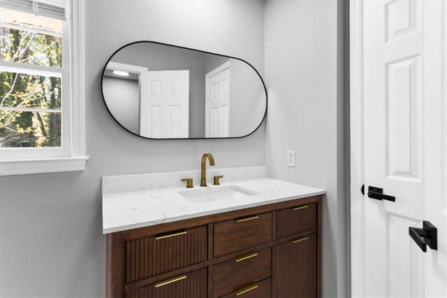 713 Huntingdon Dr, Jonesboro, GA 30236