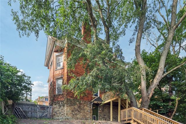 38 Watson Blvd, Observatory Hill, PA 15214