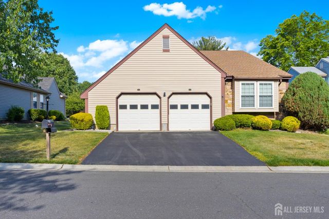 38 Canterbury Drive, Monroe, NJ 08831