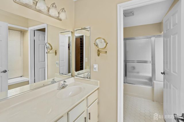 38 Canterbury Drive, Monroe, NJ 08831