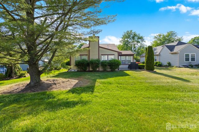 38 Canterbury Drive, Monroe, NJ 08831