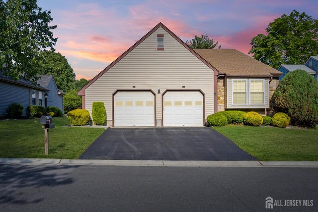 38 Canterbury Drive, Monroe, NJ 08831
