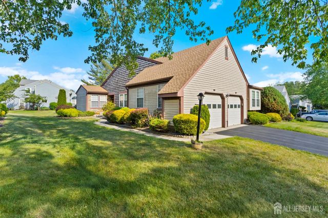 38 Canterbury Drive, Monroe, NJ 08831