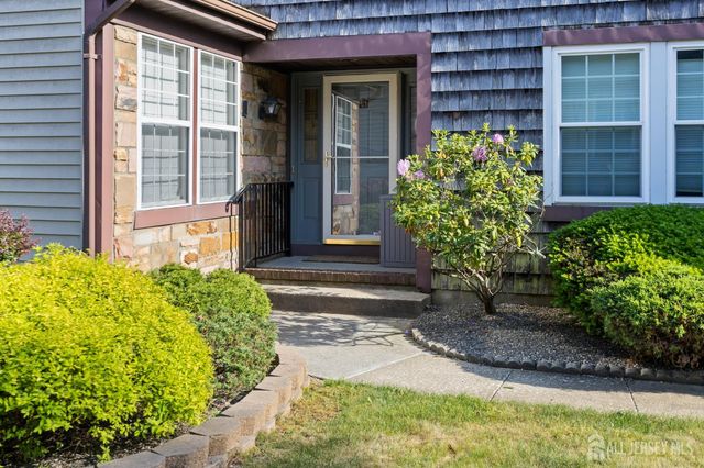 38 Canterbury Drive, Monroe, NJ 08831