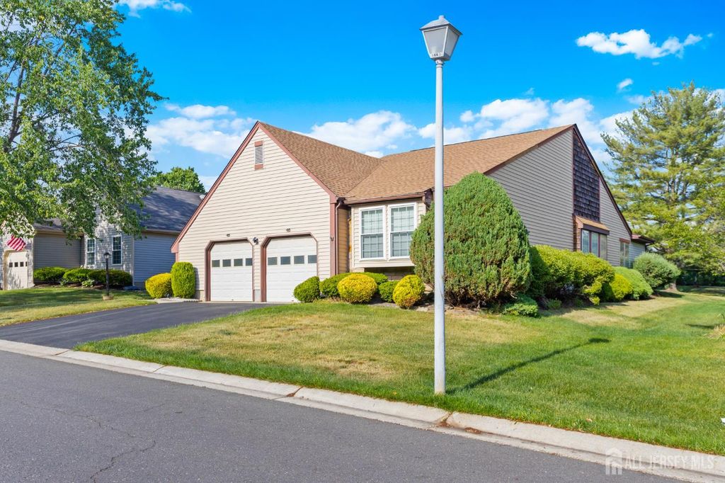 38 Canterbury Drive, Monroe, NJ 08831