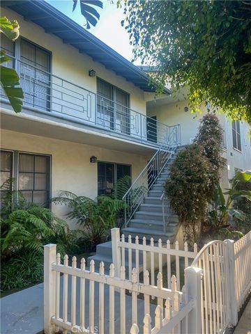 11158 Massachusetts, Los Angeles, CA 90025