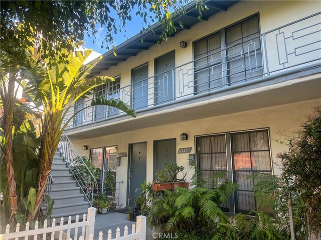 11158 Massachusetts, Los Angeles, CA 90025