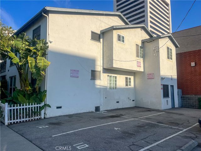 11158 Massachusetts, Los Angeles, CA 90025