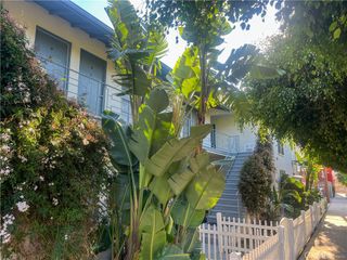 11158 Massachusetts, Los Angeles, CA 90025