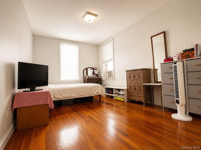 60-11 Broadway 5T, Woodside, NY 11377