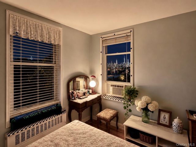 60-11 Broadway 5T, Woodside, NY 11377