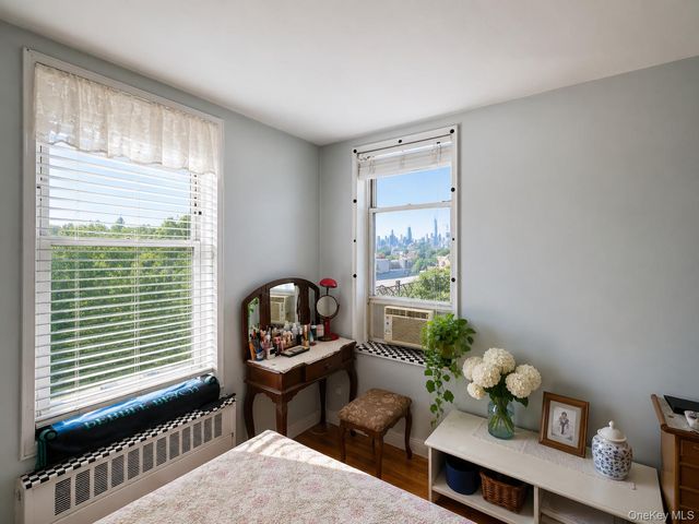 60-11 Broadway 5T, Woodside, NY 11377