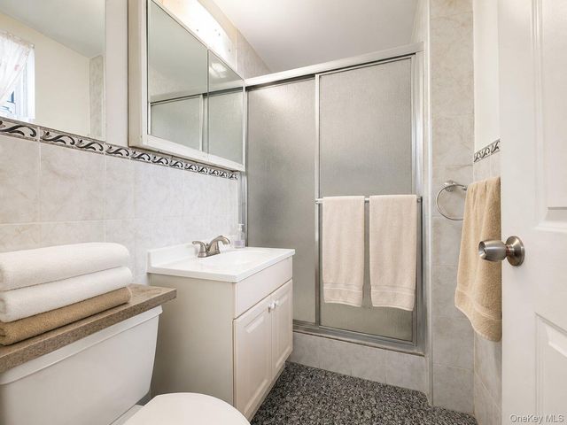 60-11 Broadway 5T, Woodside, NY 11377