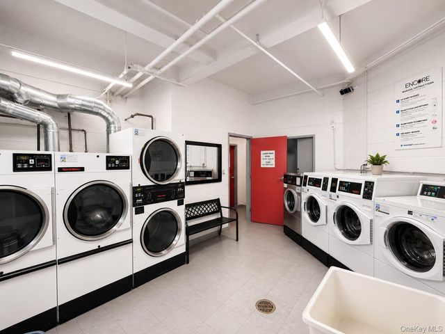 60-11 Broadway 5T, Woodside, NY 11377
