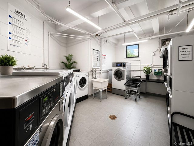 60-11 Broadway 5T, Woodside, NY 11377
