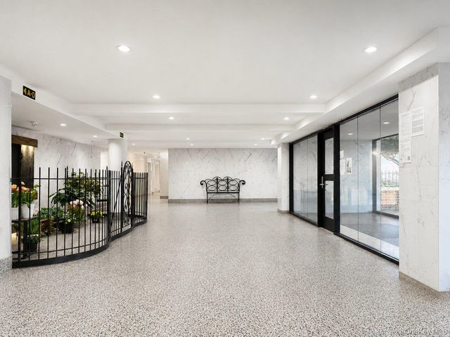 60-11 Broadway 5T, Woodside, NY 11377