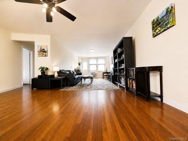 60-11 Broadway 5T, Woodside, NY 11377