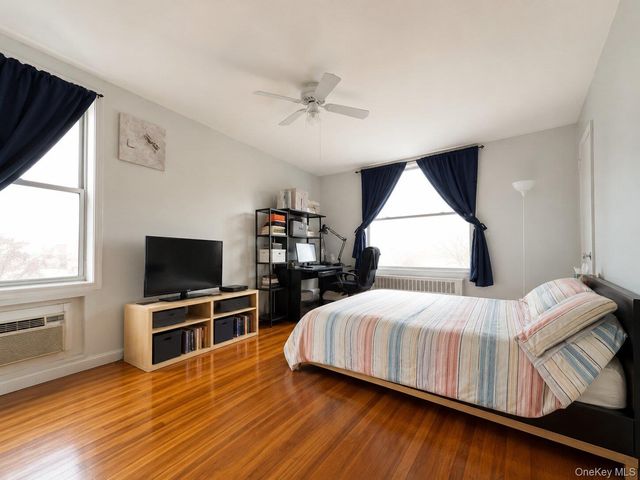 60-11 Broadway 5T, Woodside, NY 11377