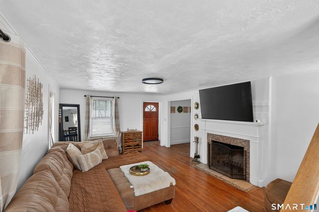 61 Nottingham Terrace, Waterbury, CT 06704