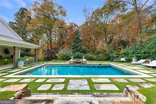 2966 Howell Mill Road NW, Atlanta, GA 30327