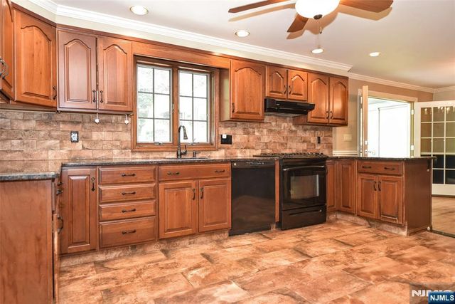 255 Park Avenue, Allendale, NJ 07401